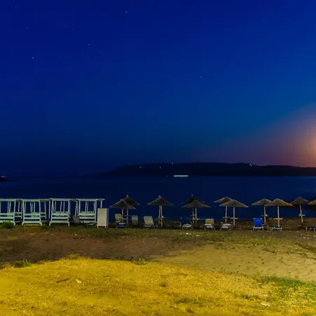 Menagia Village 호텔 *