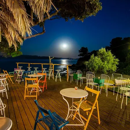 Menagia Village 호텔